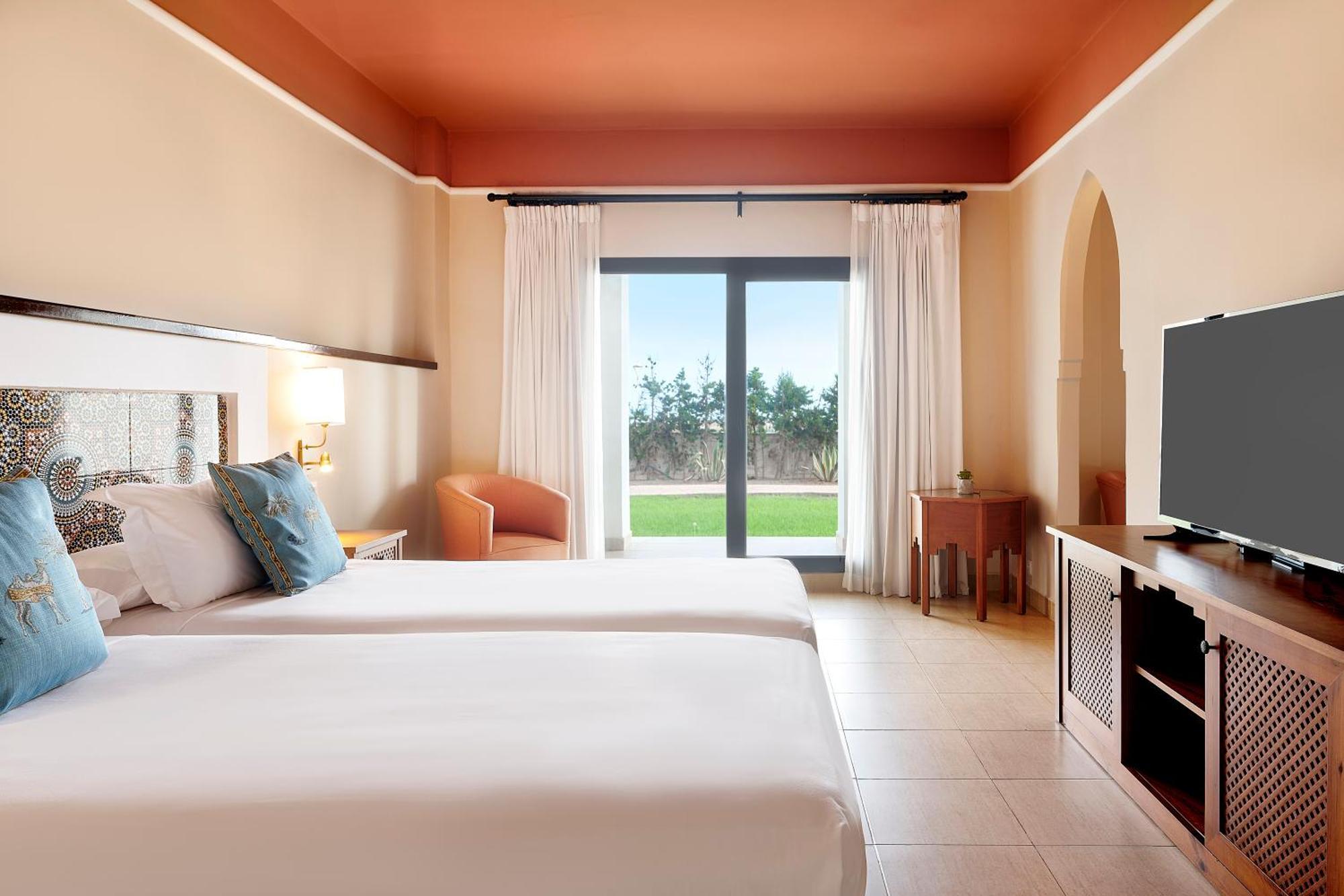 ホテル イベロスター サイディア エクステリア 写真 A room at the Hilton Garden Inn in Cancun, Mexico